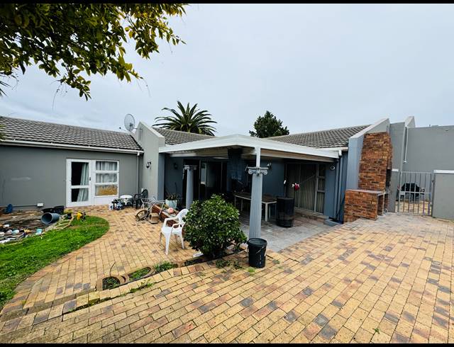 5 BEDROOM FREESTANDING FOR SALE IN TABLE VIEW